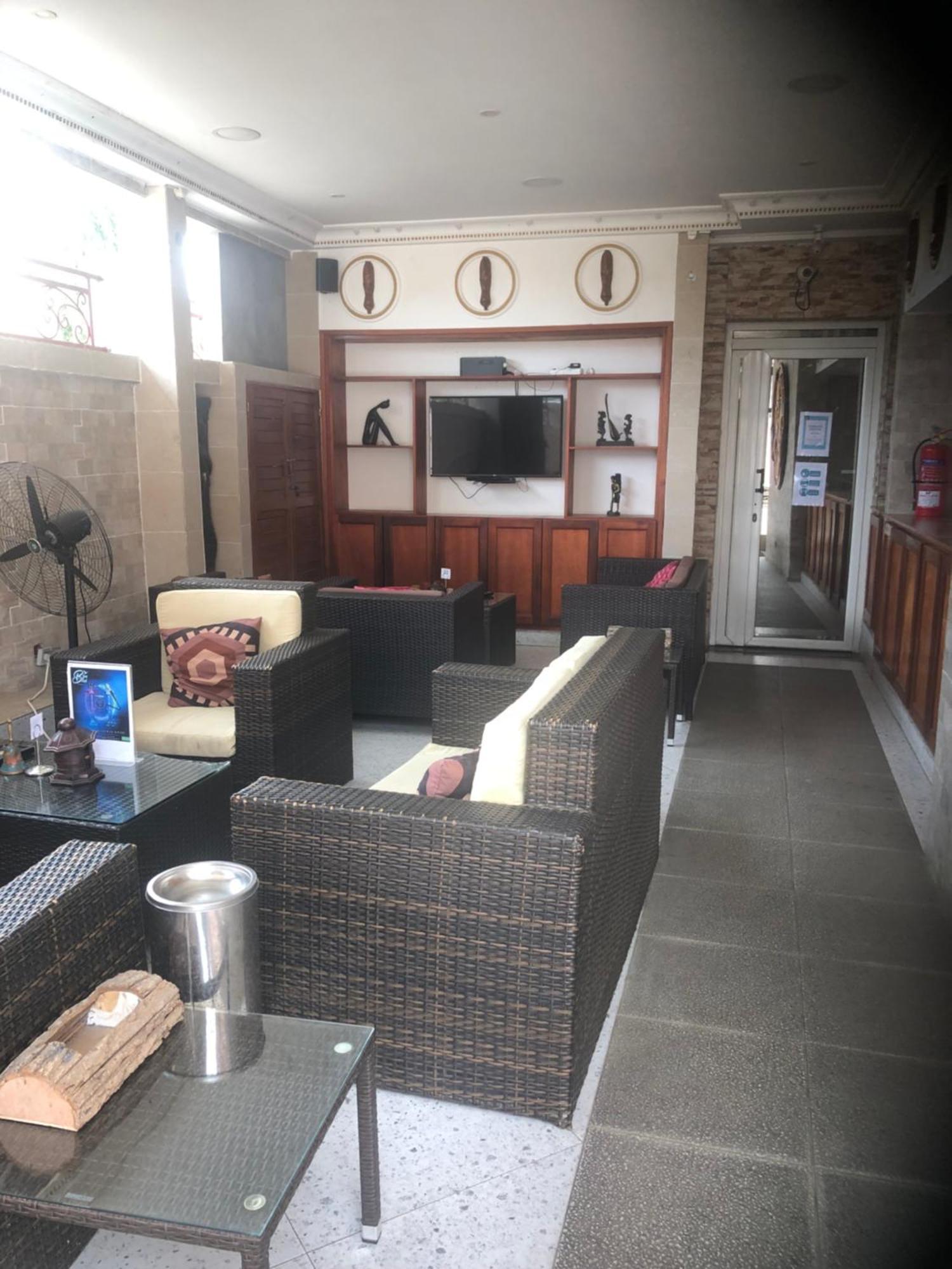 Residence Hoteliere Le Jomonia Либревиль Экстерьер фото