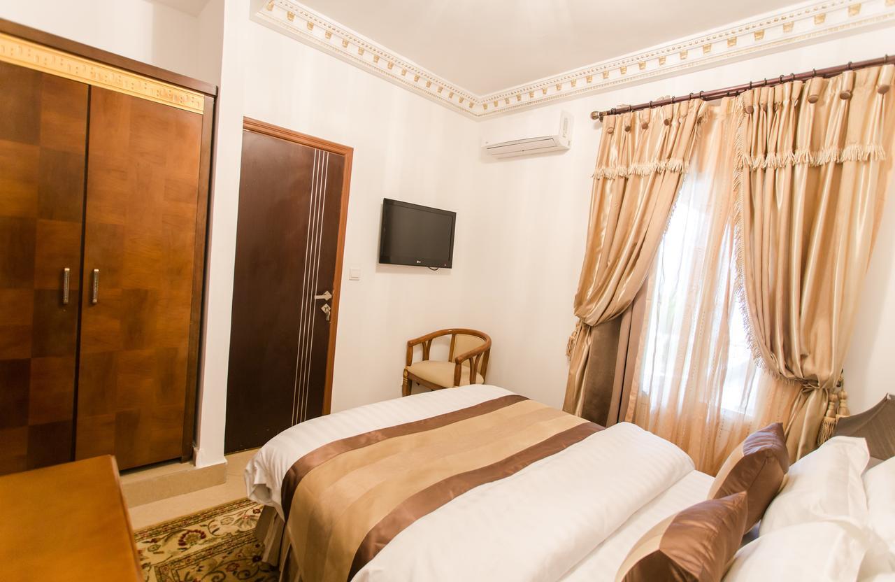 Residence Hoteliere Le Jomonia Либревиль Экстерьер фото