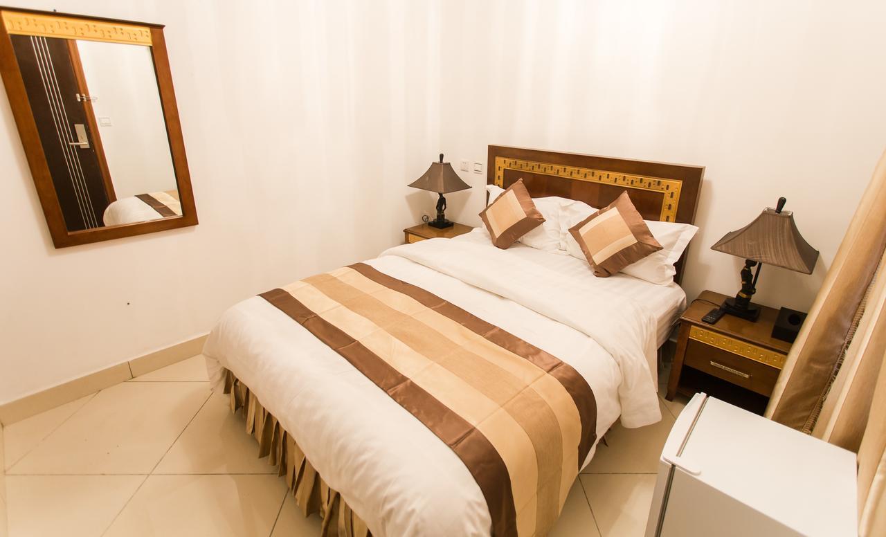 Residence Hoteliere Le Jomonia Либревиль Экстерьер фото