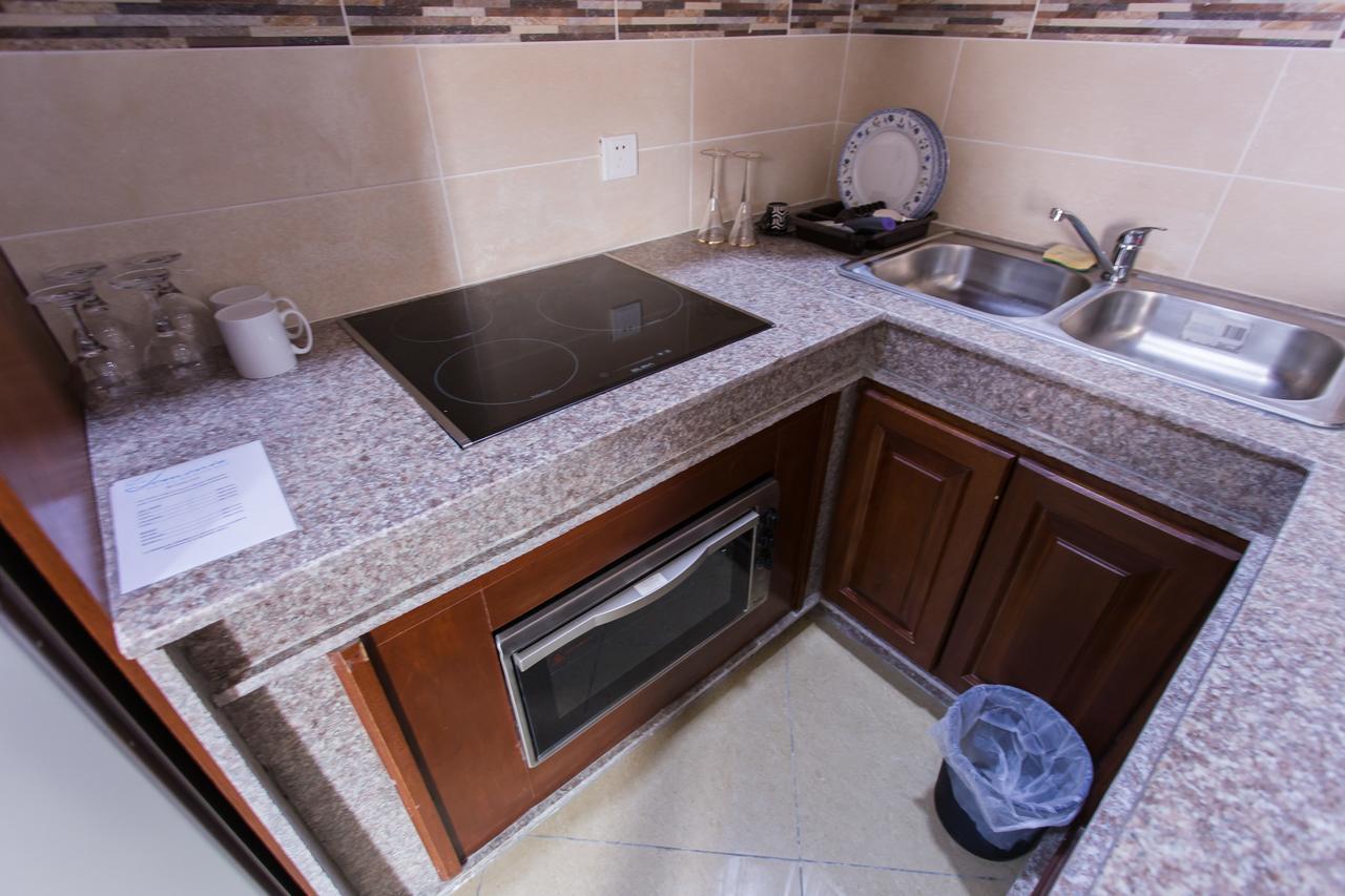 Residence Hoteliere Le Jomonia Либревиль Экстерьер фото