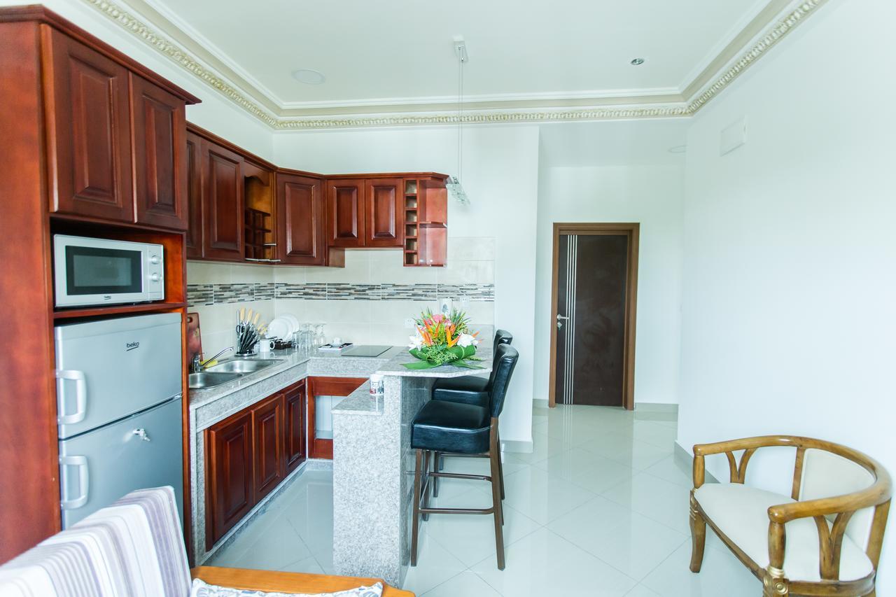 Residence Hoteliere Le Jomonia Либревиль Экстерьер фото