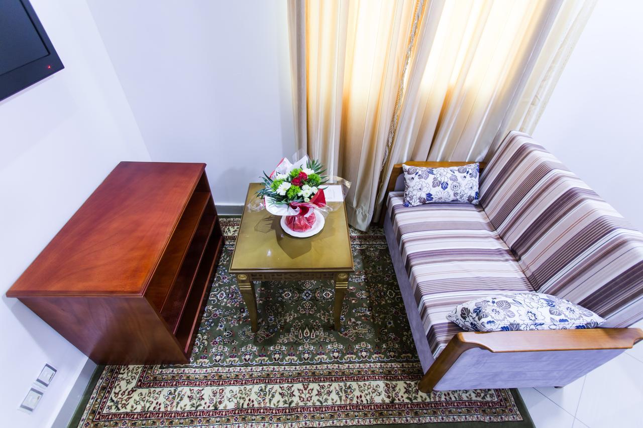 Residence Hoteliere Le Jomonia Либревиль Экстерьер фото