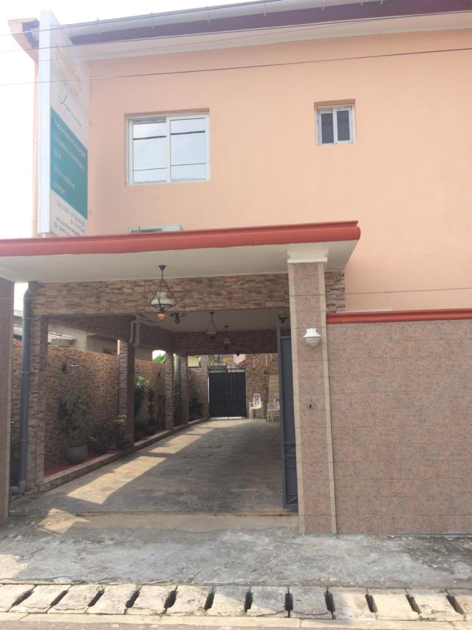 Residence Hoteliere Le Jomonia Либревиль Экстерьер фото